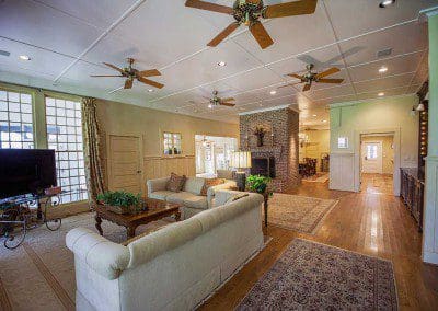 photo of a comfortable tv room in the Great Oaks recovery center facility - drug addiction treatment - houston drug rehab center