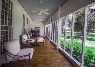 photo of an enclosed deck with comfortable seating at the Great Oaks Recovery Center facility - drug addiction treatment near houston, tx - houston drug rehab