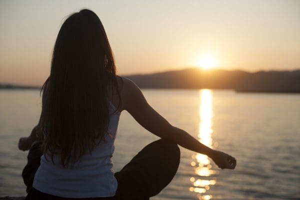 what to expect in early recovery - woman meditating at sunrise - great oaks recovery center